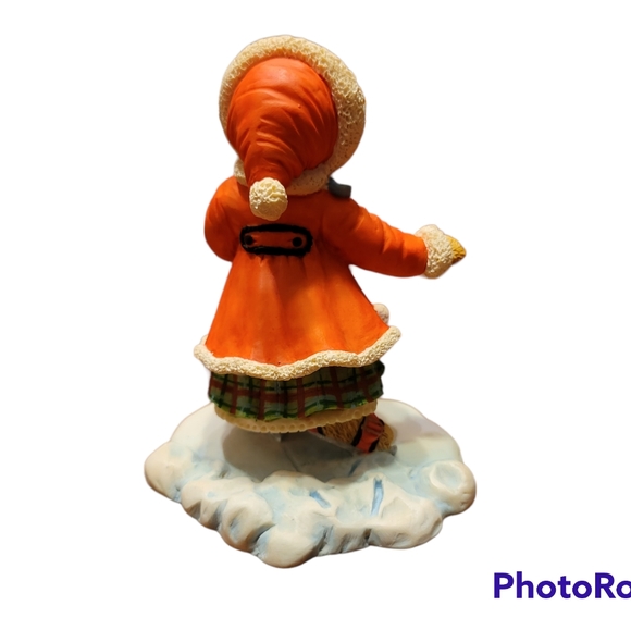 Dept 56 Figurine Upstairs Downstairs Bears Kitty Bosworth Kitty cuts a Figure 8 - Picture 2 of 3